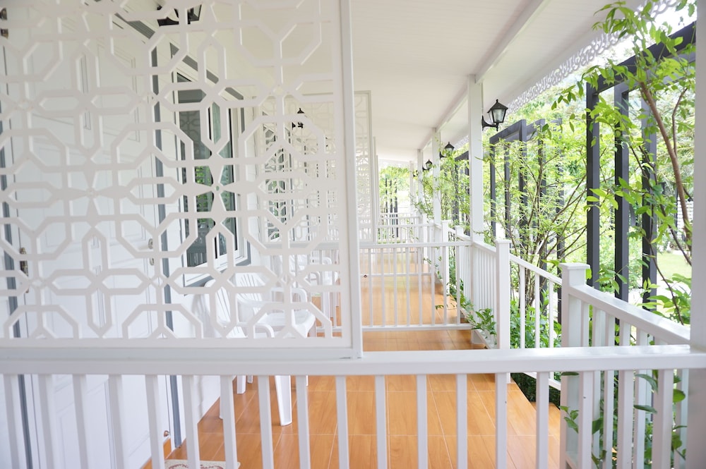 The White Village Ranong Resort 1/22