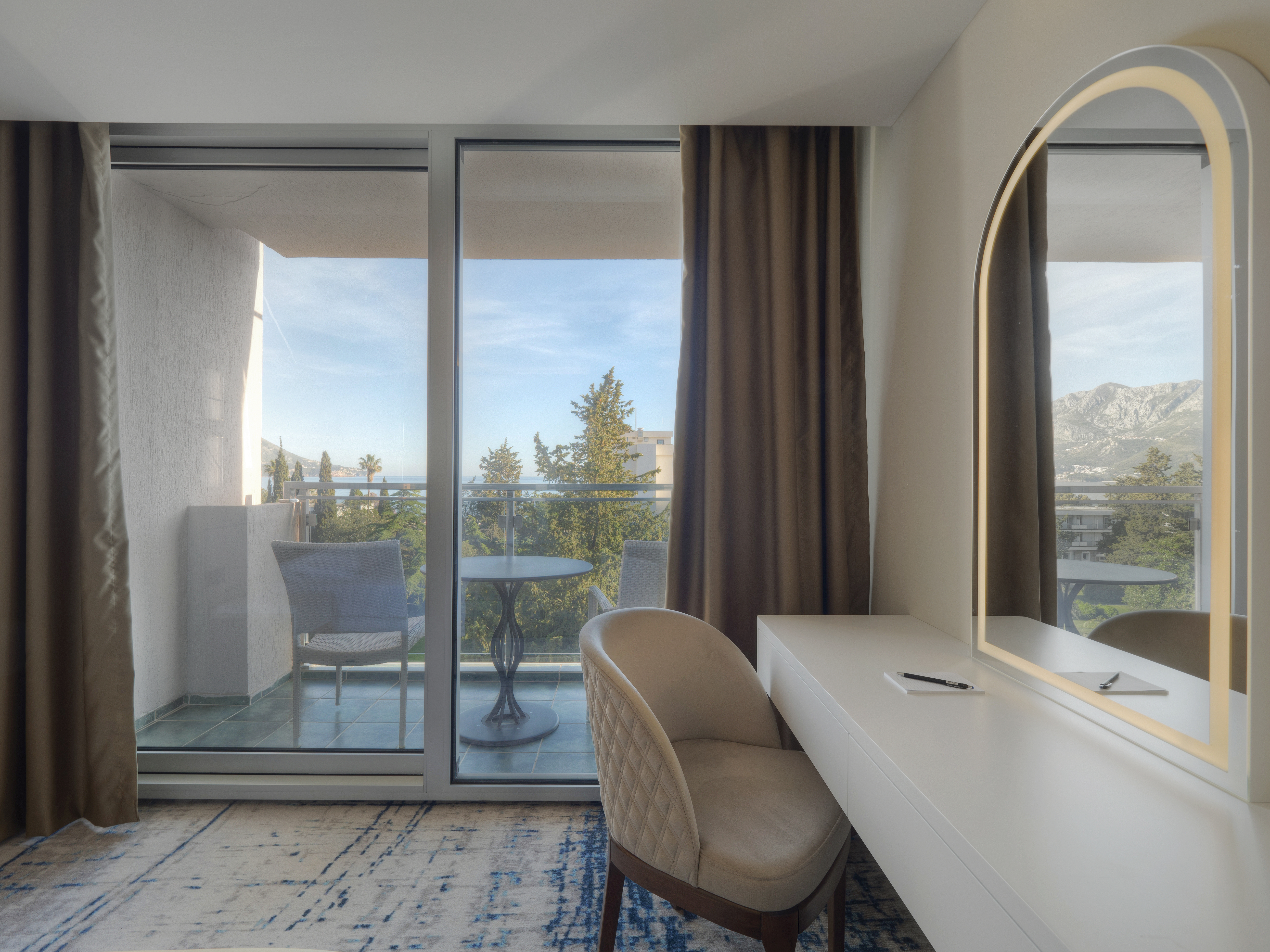 Tara Hotel 52/81