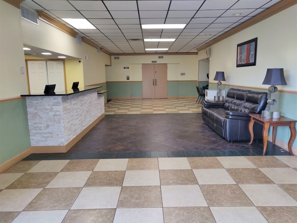 Columbus Grand Hotel and Banquet Center 4/33