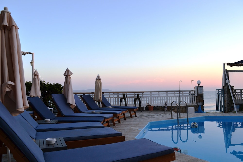 Sunset Beach Hotel 42/50