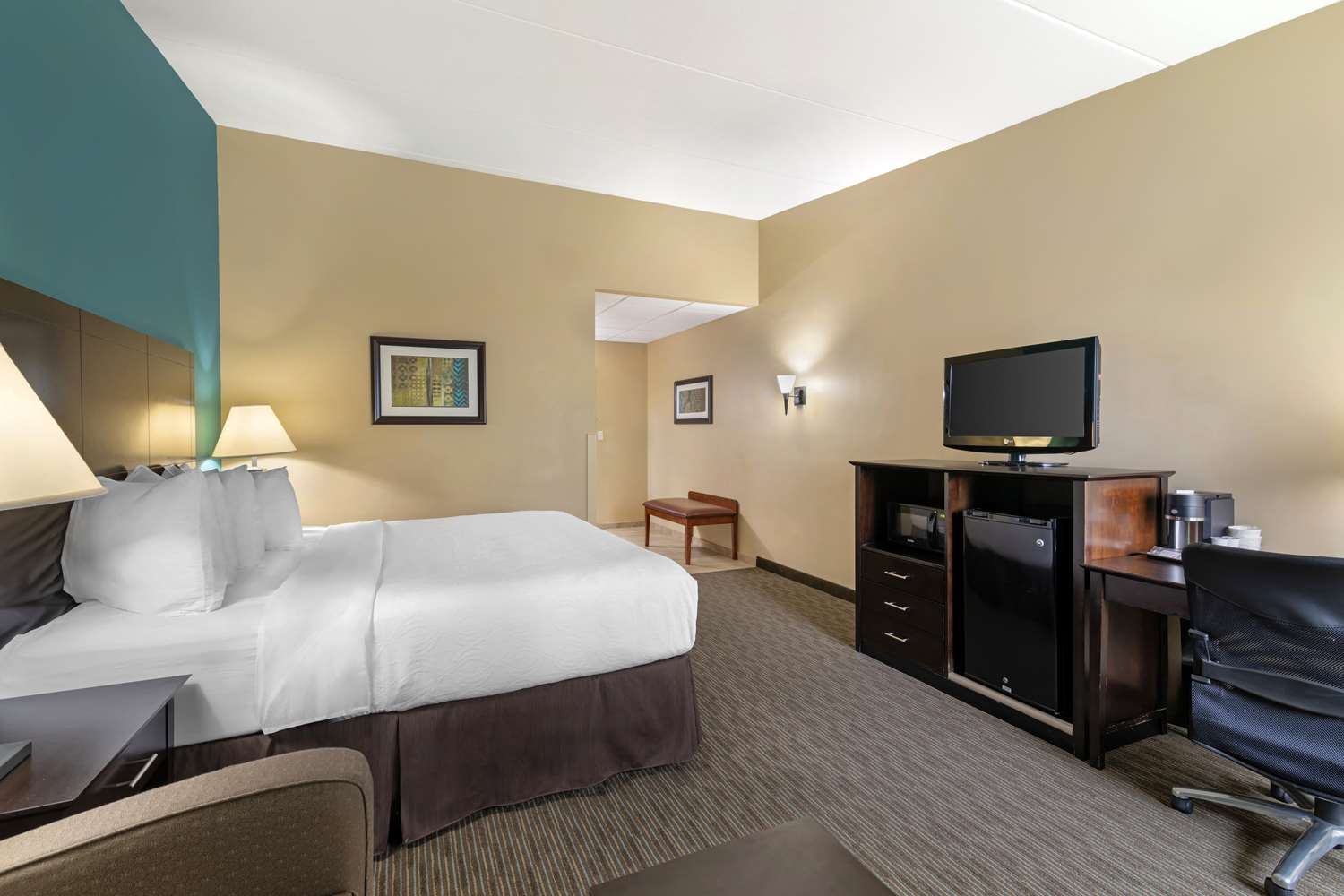 Best Western Plus Plattsburgh 10/47