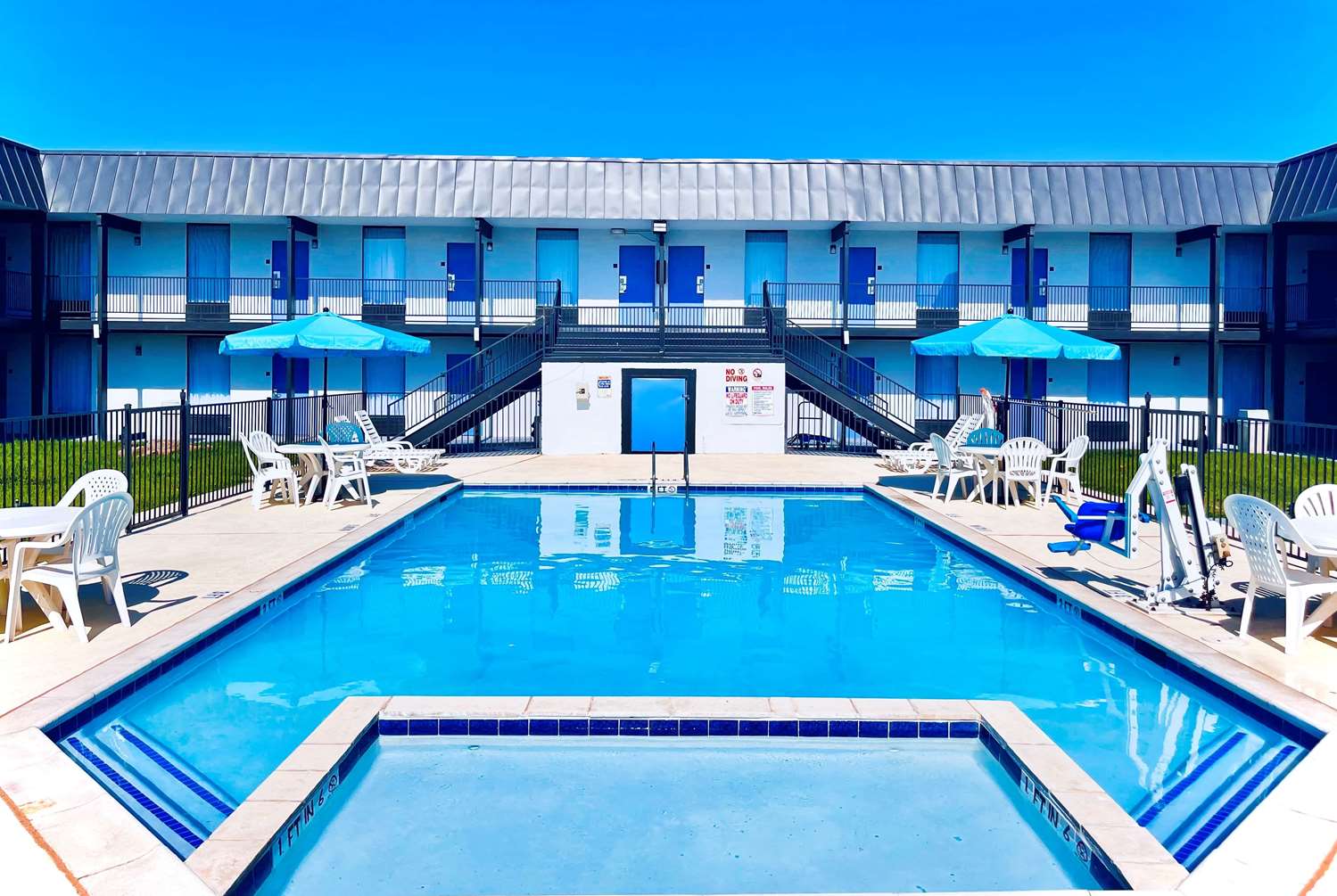 Days Inn By Wyndham Burleson Ft Worth 2/8