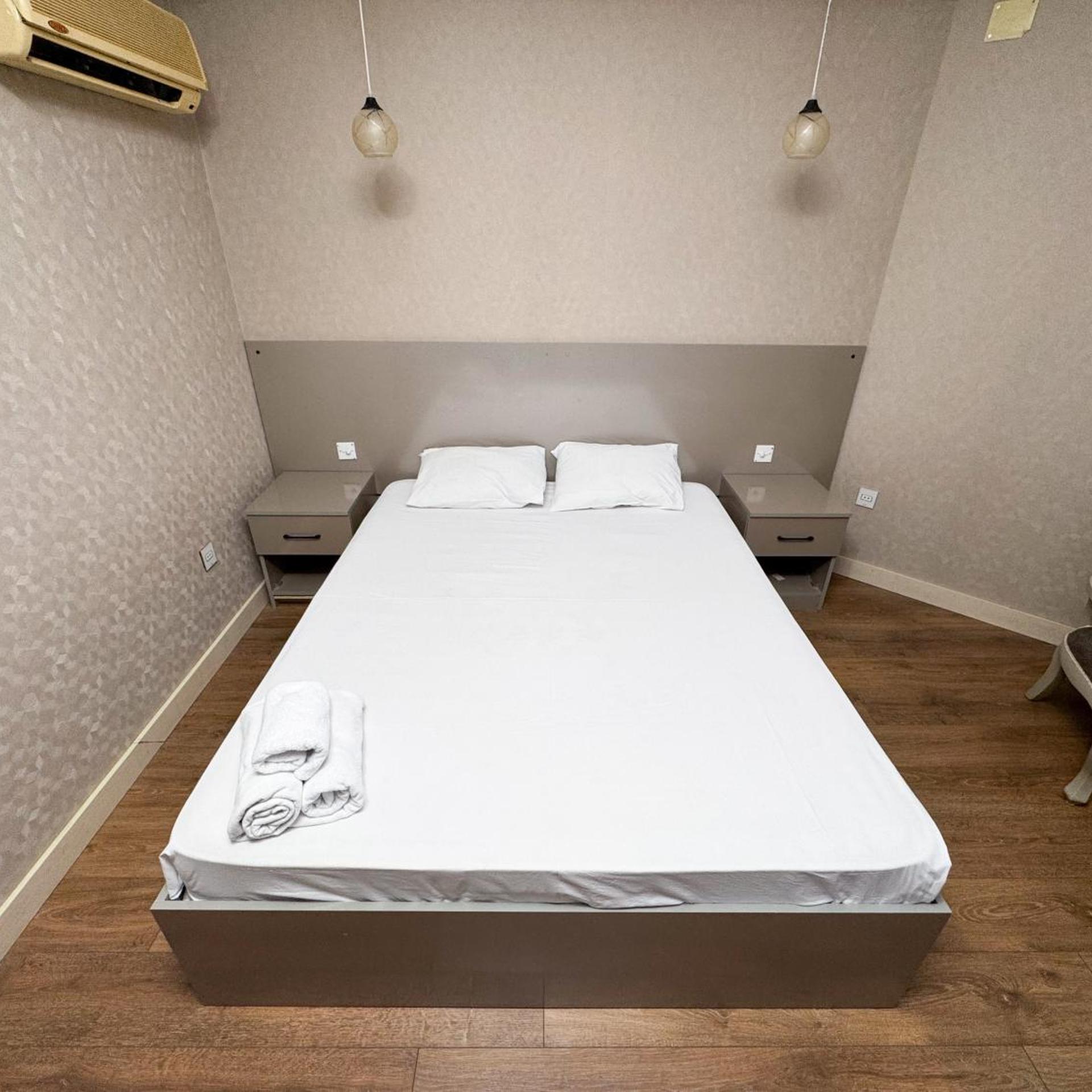 Consul Hotel 24/50