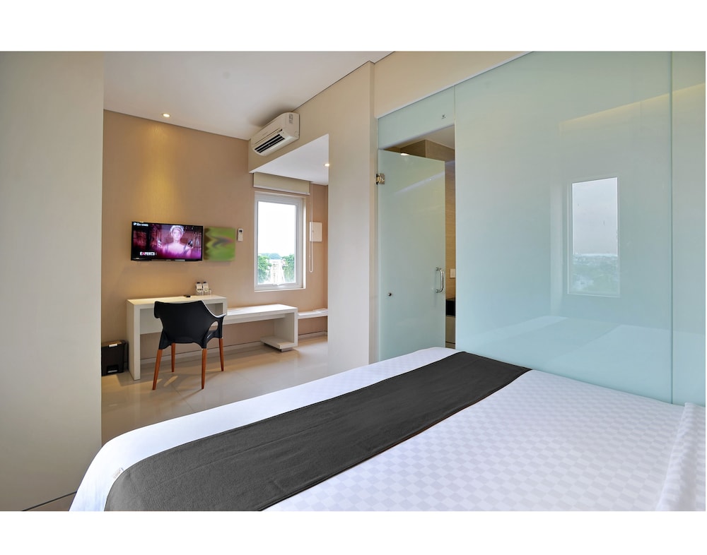 The Life Hotels 12/26