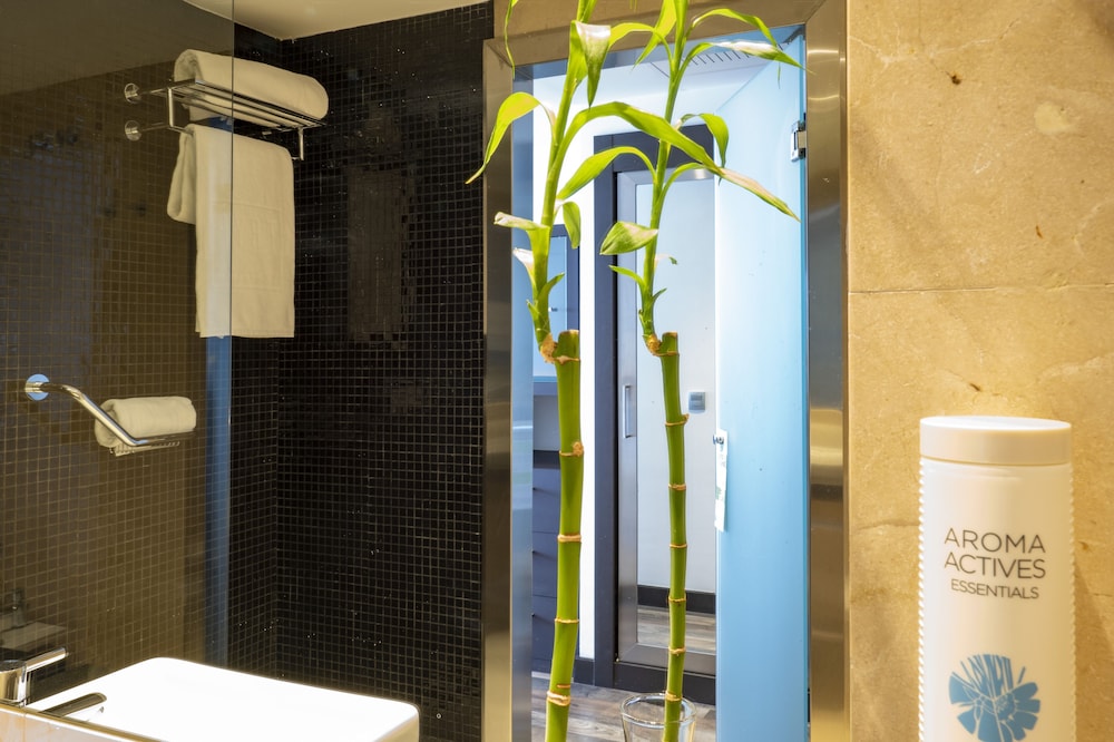 Hotel Cadiz Paseo Del Mar Affiliated By Melia 20/68