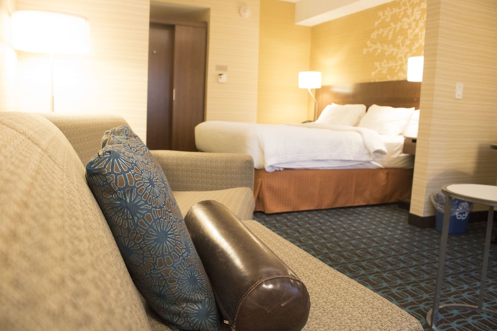 Fairfield Inn and Suites Barrie 9/28