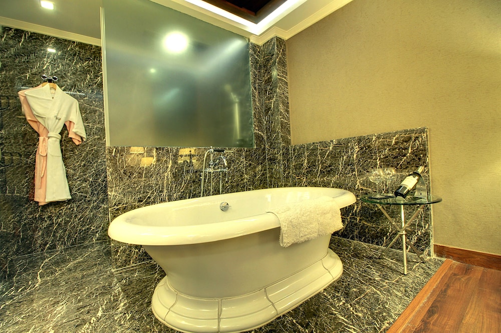 The Pllazio Hotel 30/50