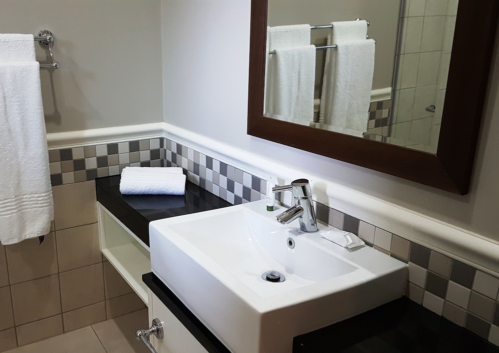 PREMIER RESORT MPONGO PRIVATE GAME RESERVE 50/50