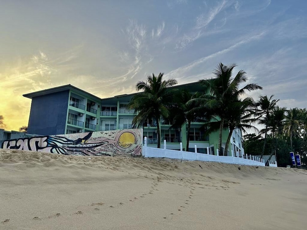 Hikkaduwa Beach 39/49