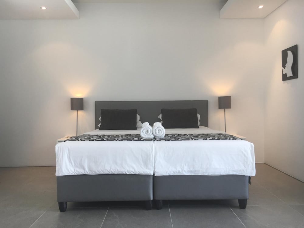 Bayview Guest House 24/64