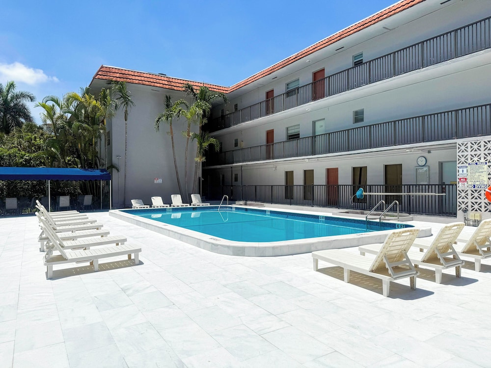 Sunny Isles Apartments 70/73
