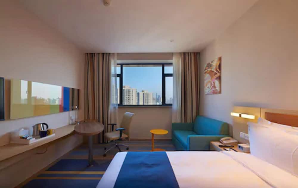 Holiday Inn Express Shanghai Zhenping 45/69