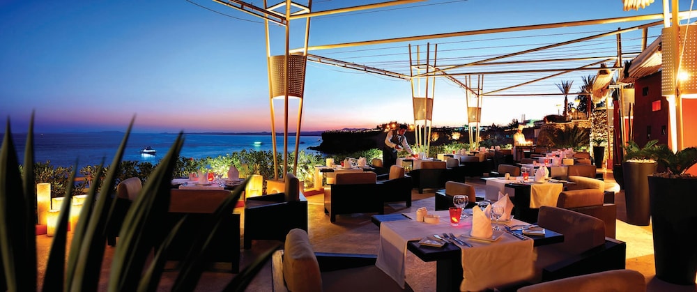 Reef Oasis Beach Resort 62/82