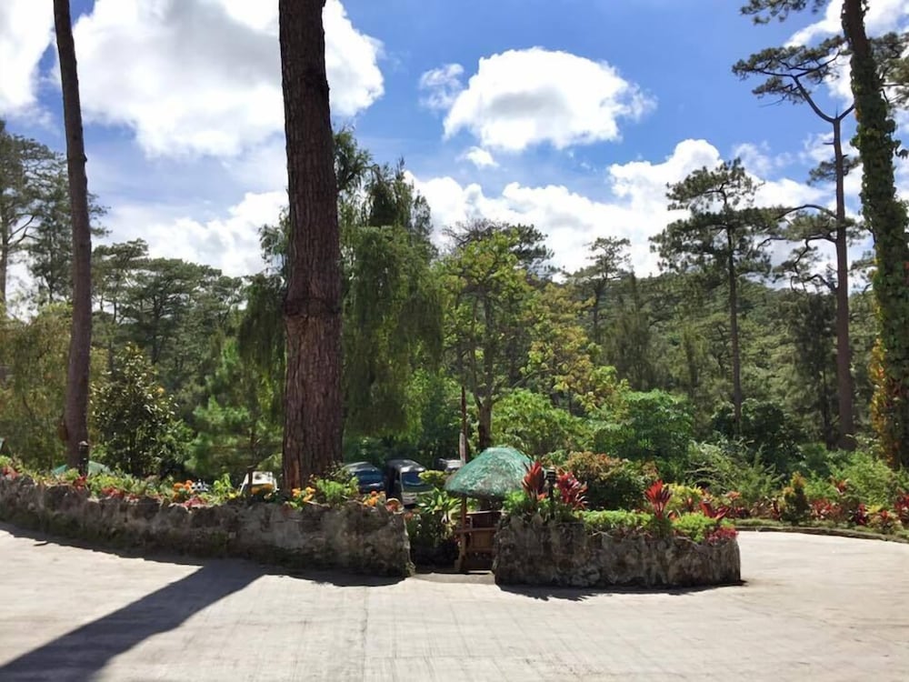 Safari Lodge Baguio By Log Cabin Hotel 68/76