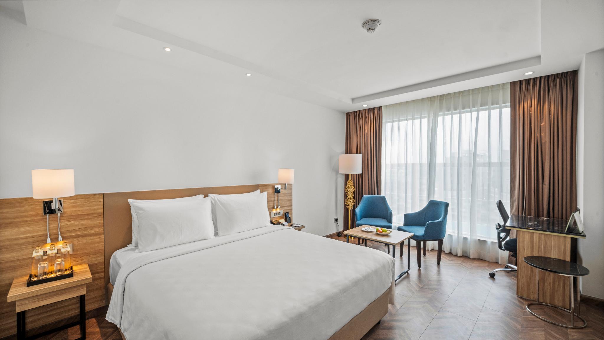 Grand, Club, King Bed
