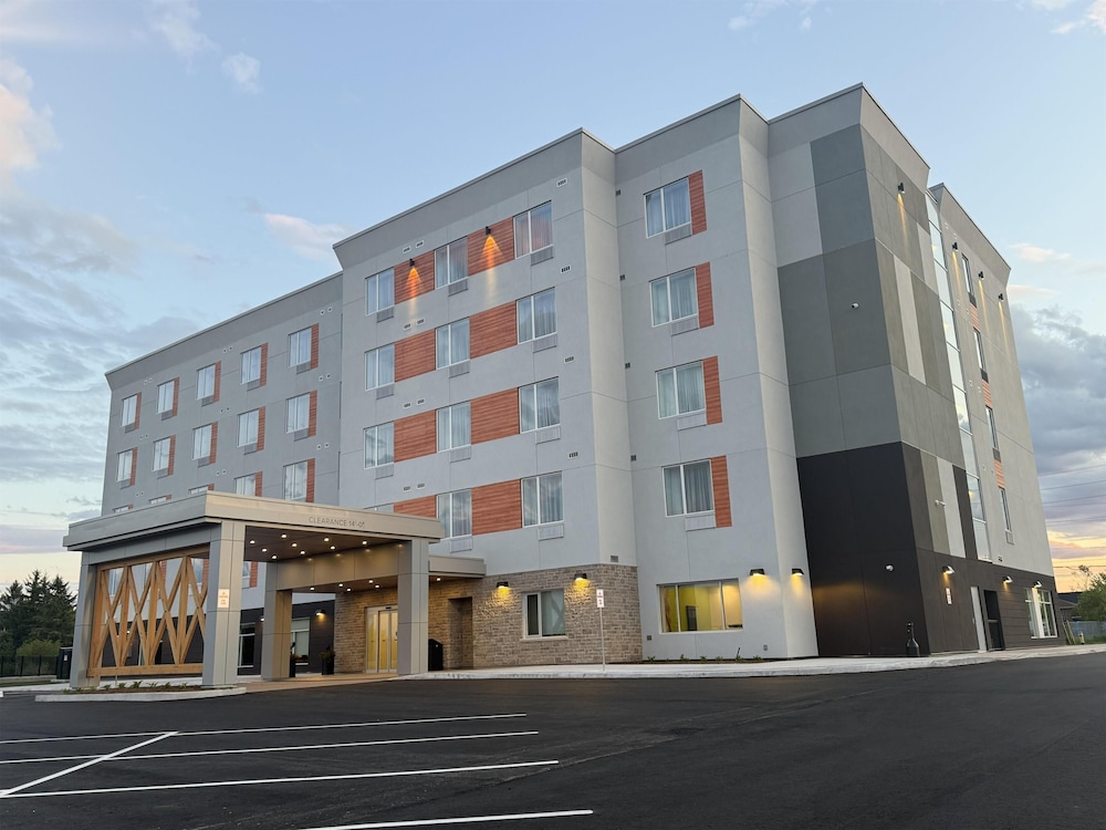 Best Western Plus Kawartha Lakes Hotel & Suites 46/52