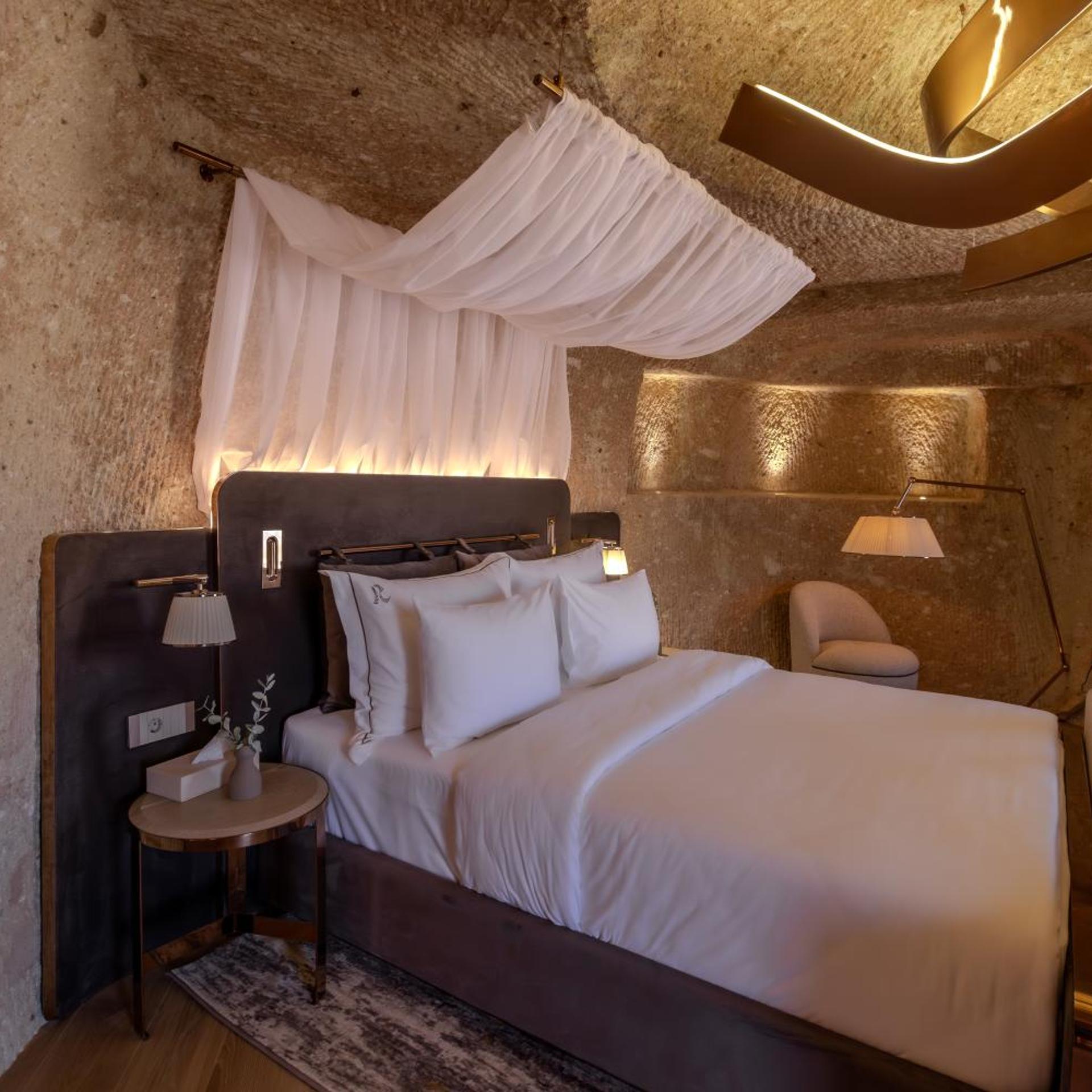 Gold, Suite, King Bed