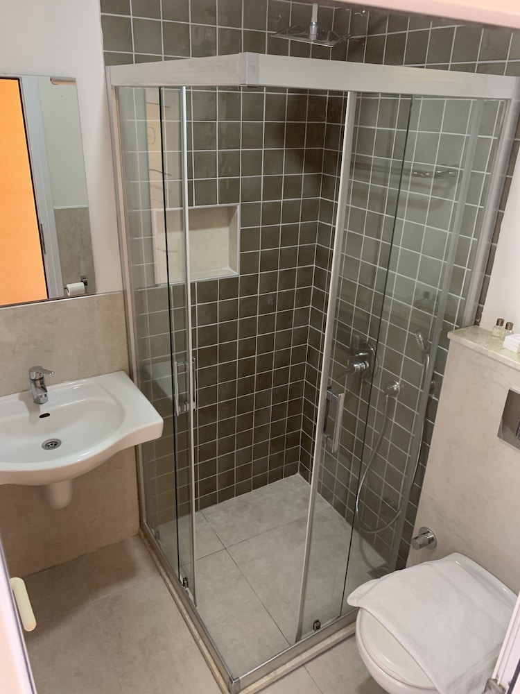 TWIN/DOUBLE ROOM