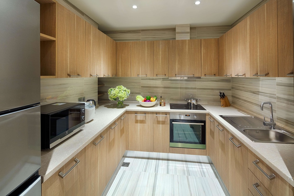 SHERWOOD SUITES 65/74