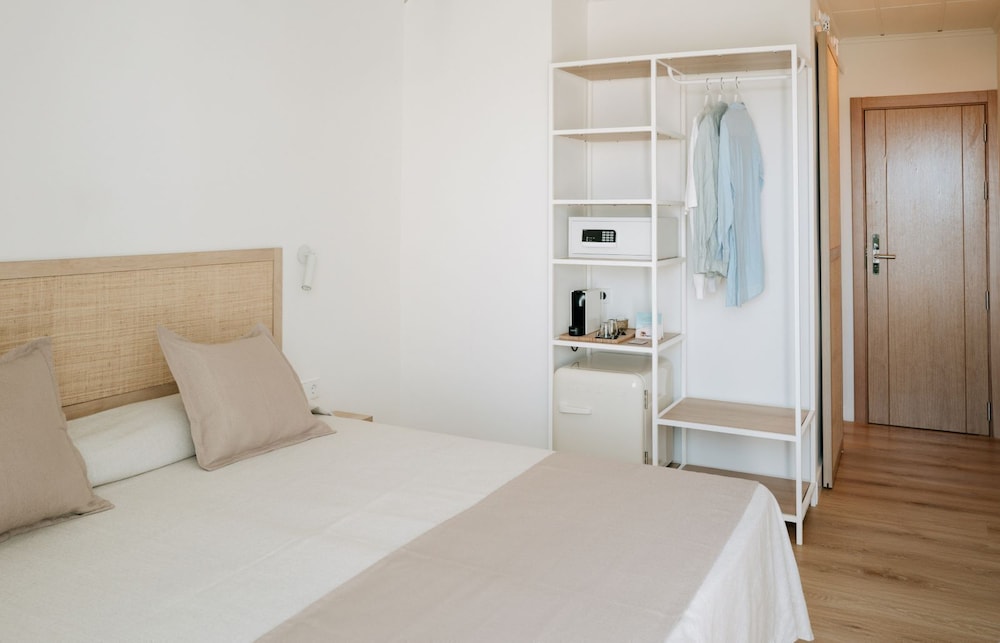 Essential, Twin Beds، Hostal Rosamar 9/10