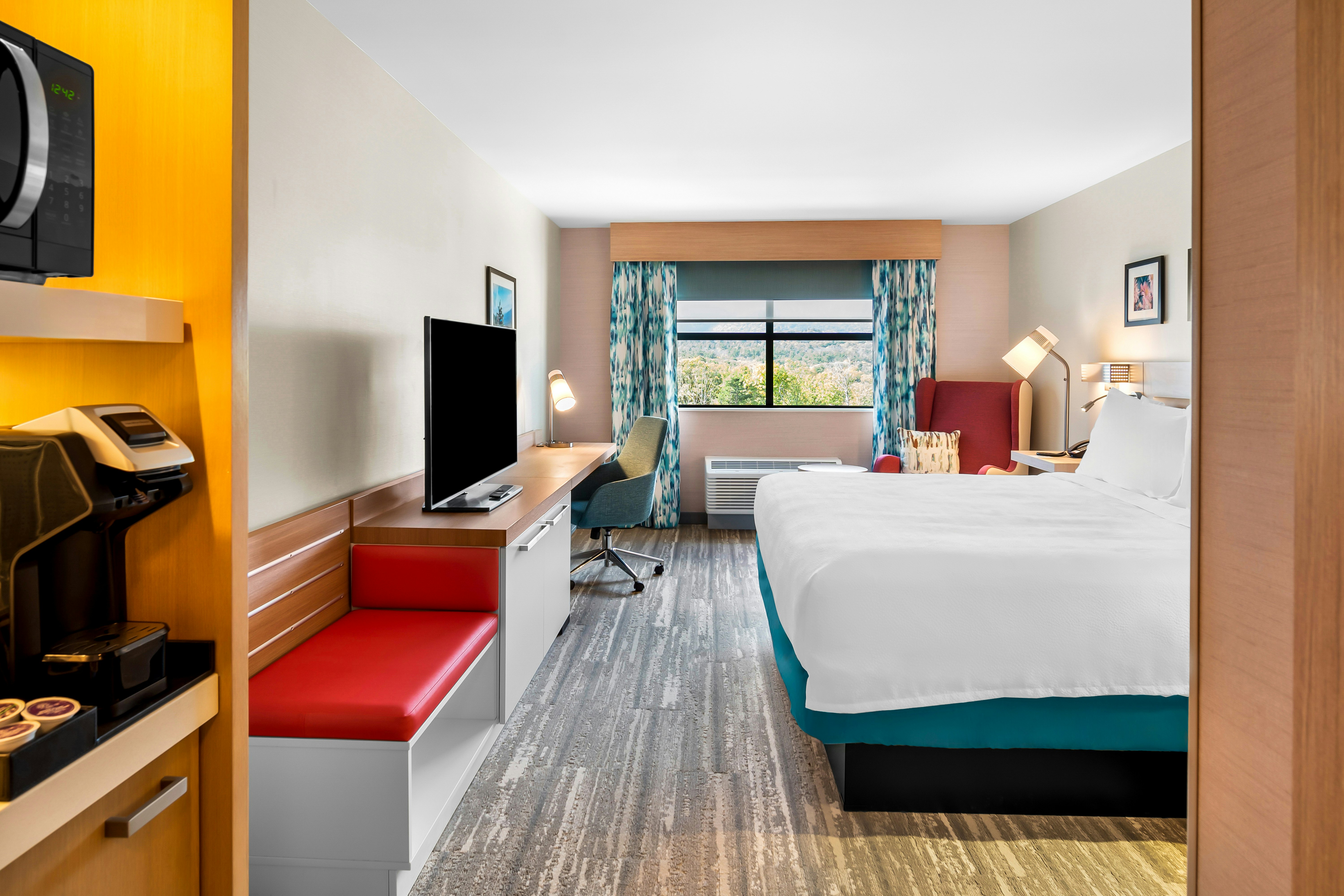 غرفة بسرير كينج بإطلالة على الجبل، Hilton Garden Inn North Conway 2/3