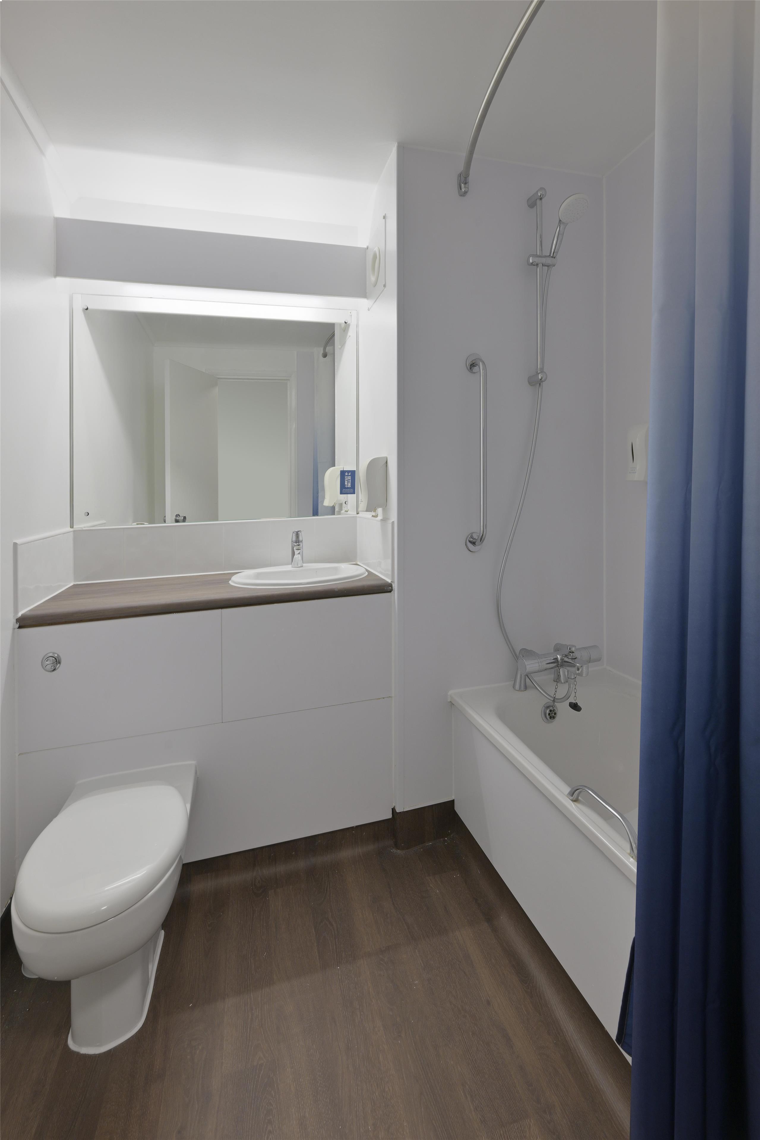 Travelodge Bristol Severn View M48 22/24