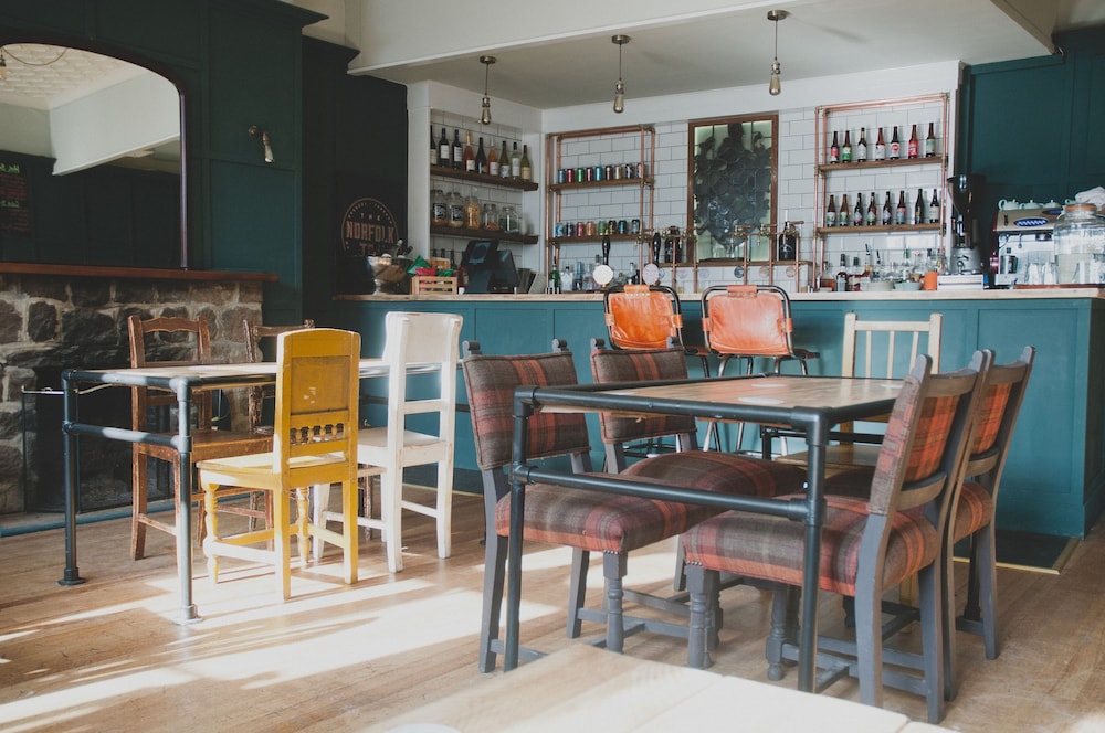 Norfolk Arms Hotel 45/55
