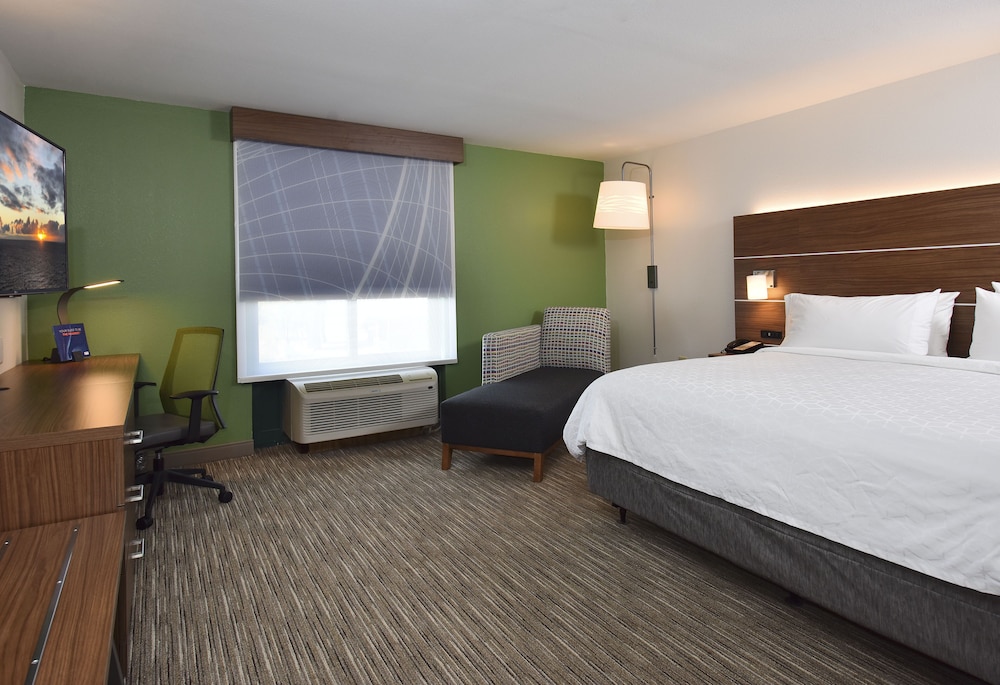 Holiday Inn Express Hotel & Suites Selma 19/65