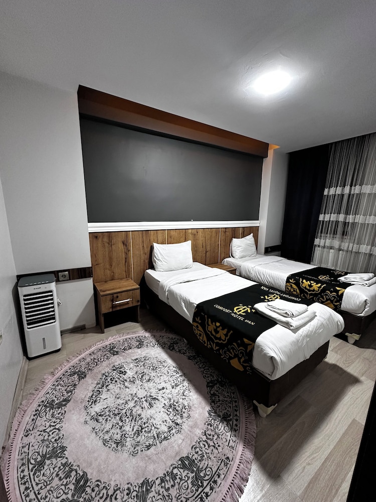 Comfort Suites Hotel 6/50