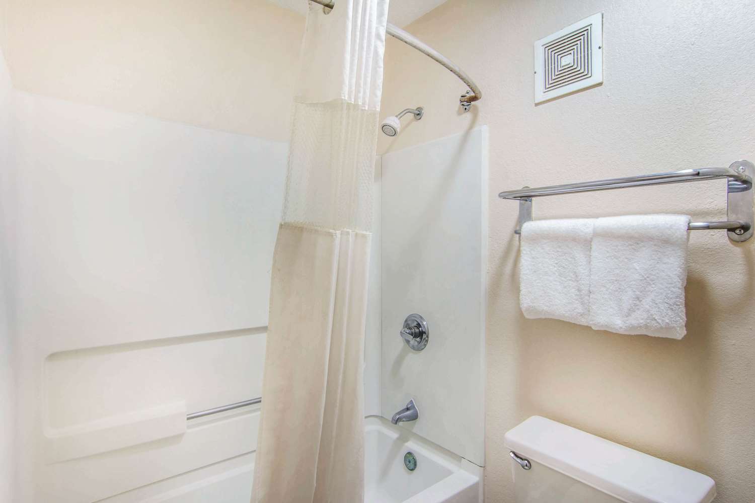 Rodeway Inn La Grange East 10/10