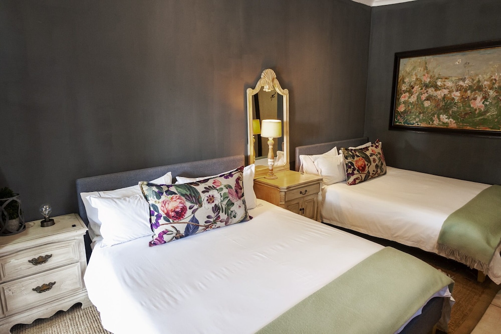 Town And Country Guest House 12/50