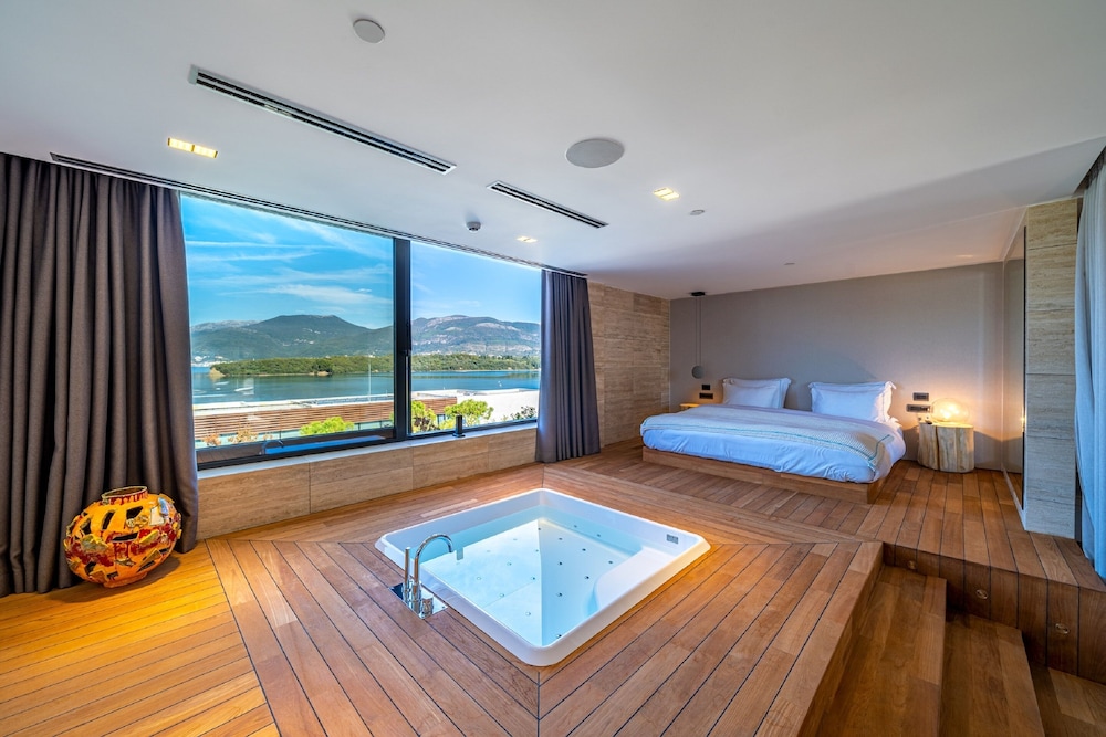 Suite King Bed Signature Sea View.