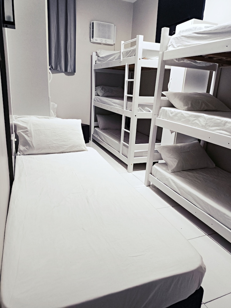 Female Dorm, Female Only, Standard, 8 Bunk Beds