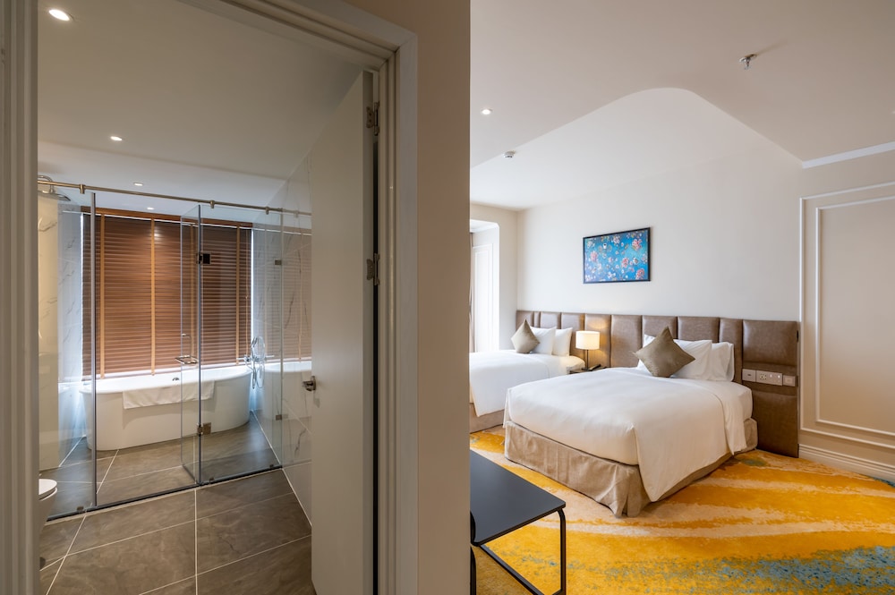 غرفة فاخرة بسريرين منفصلين، La Vela Hue Hotel 4/5