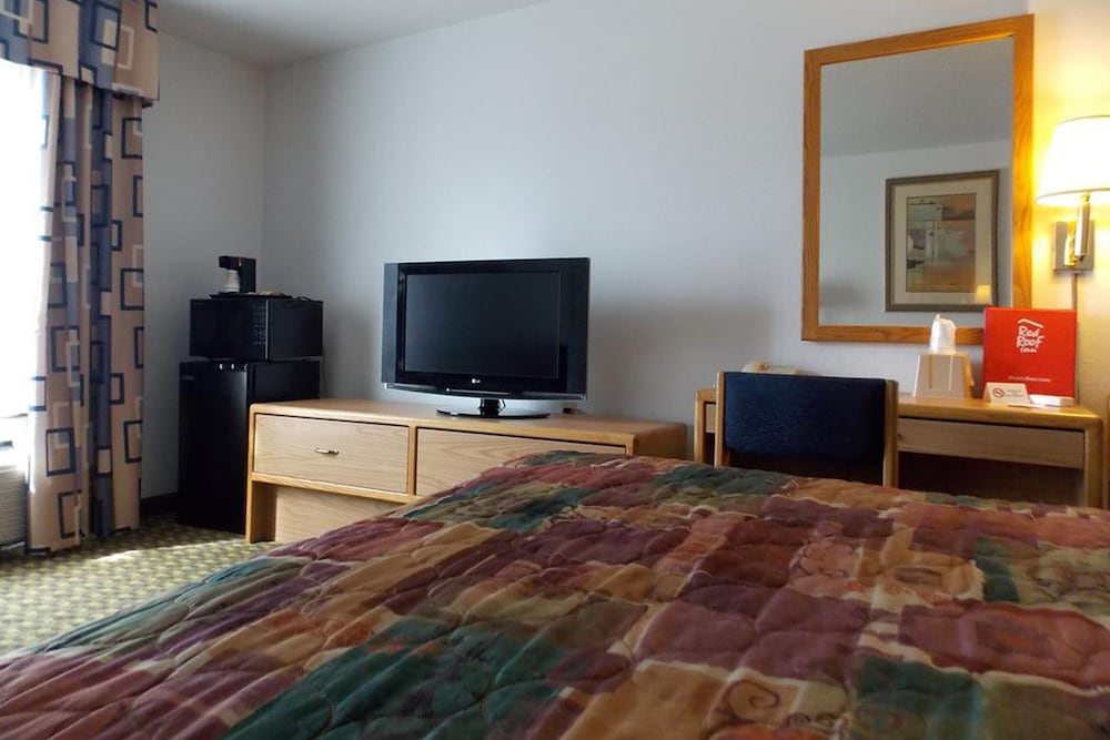 Norwood Inn Suites Roseville 28/30