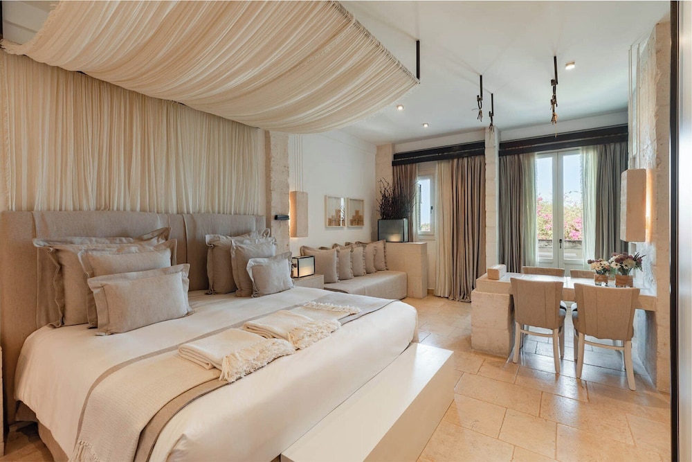 DELUXE, TWIN BEDS