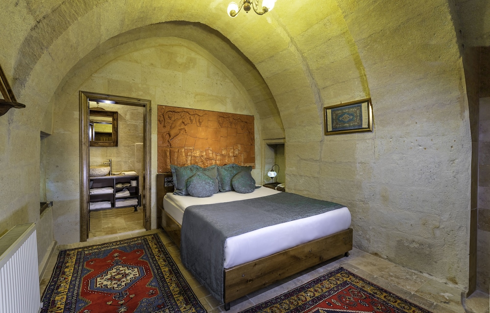 Mystic Cave House Hotel 7/50