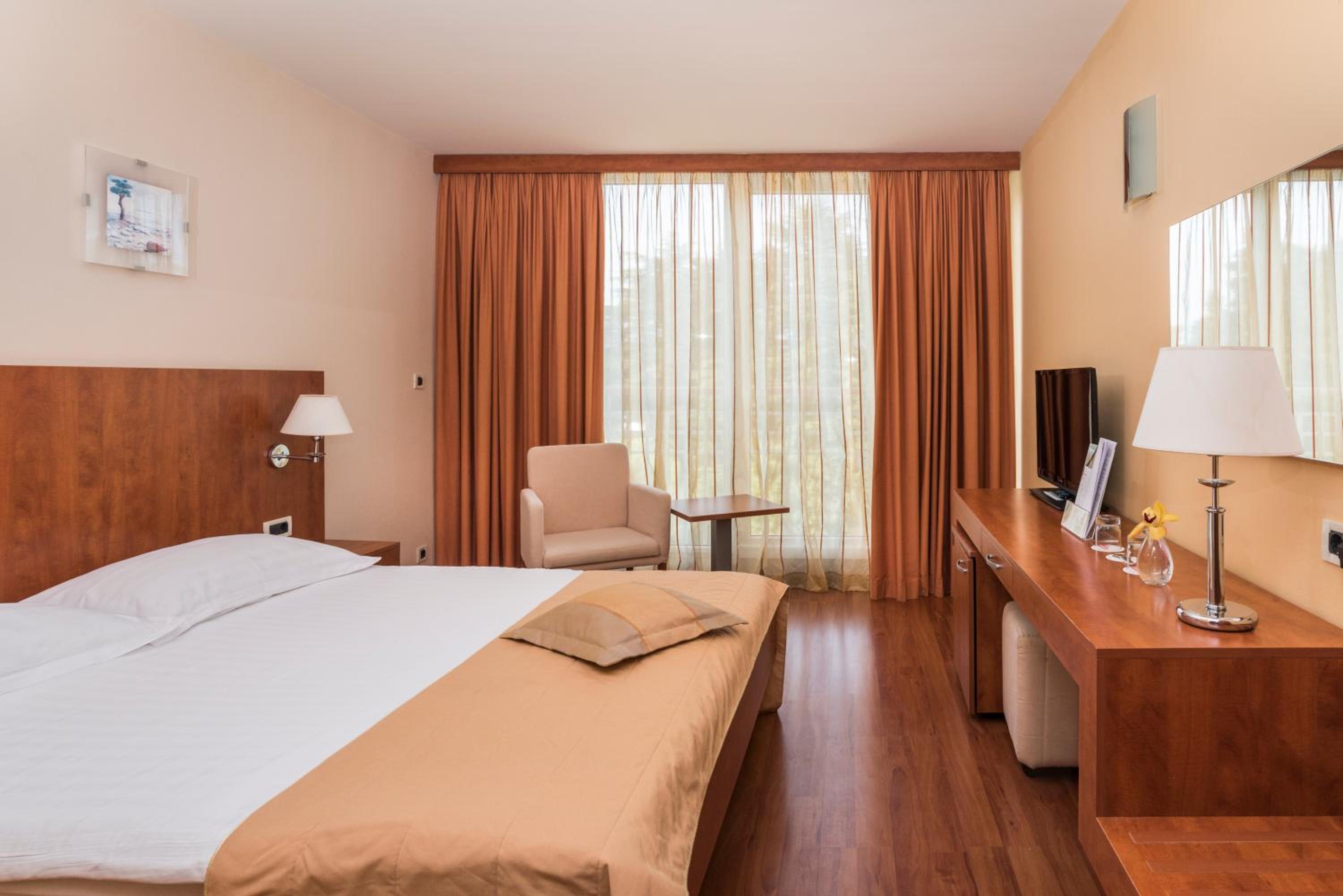 Economy, French Bed, Queen Bed, Park Side