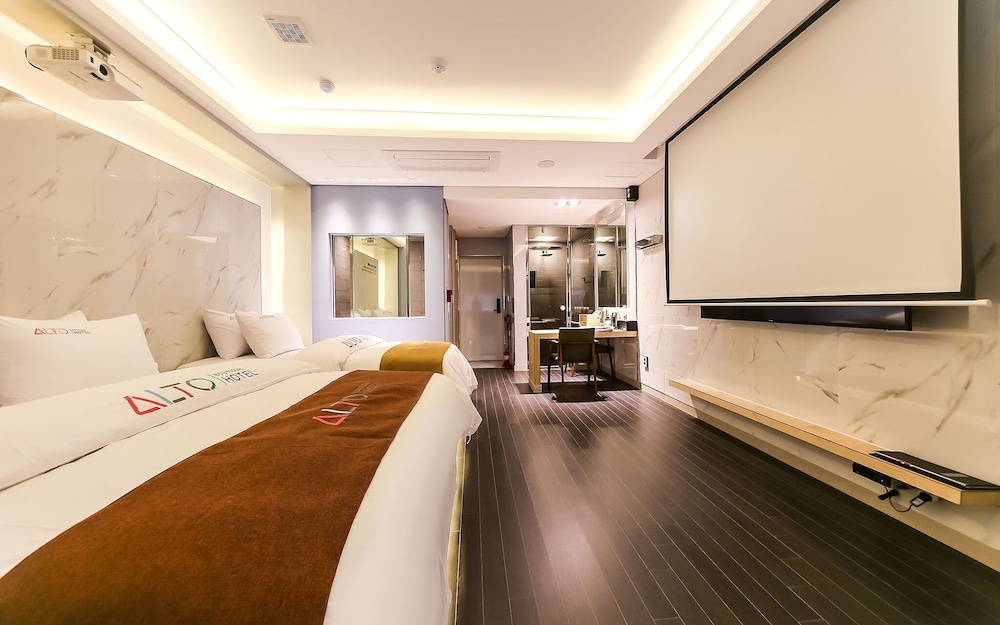 Yeongju Hotel 32/35