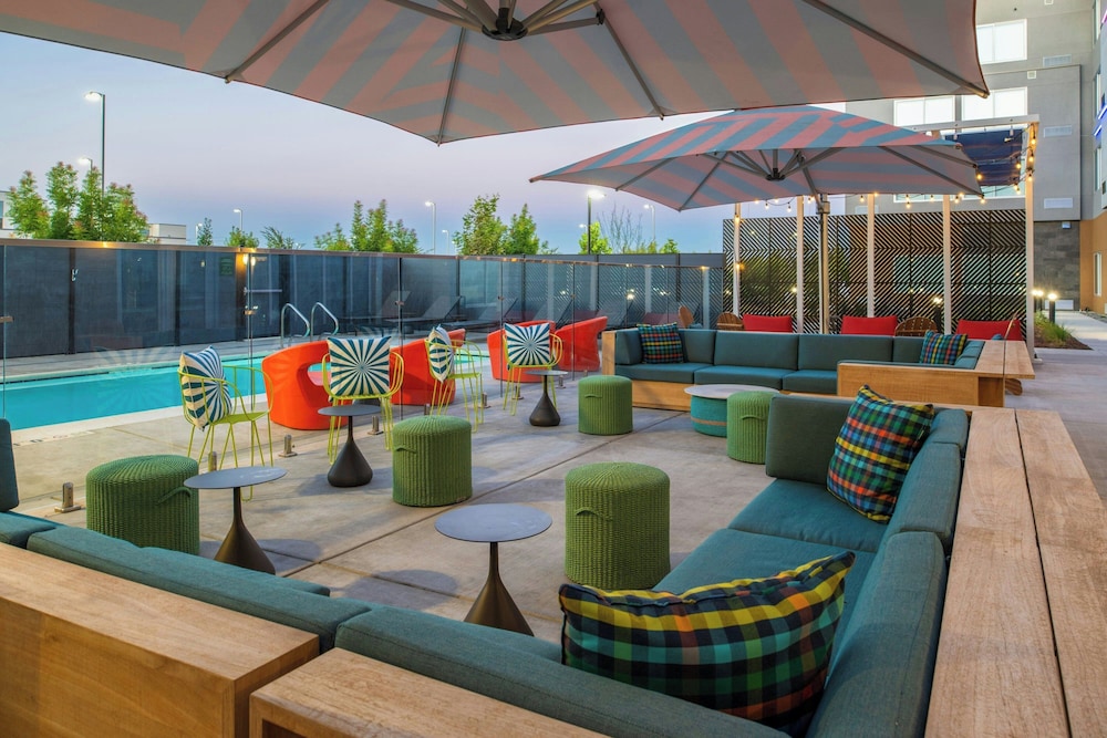 Aloft Sacramento Airport Natomas 38/43