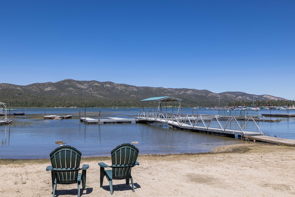 Big Bear Lakefront Lodge 45/50