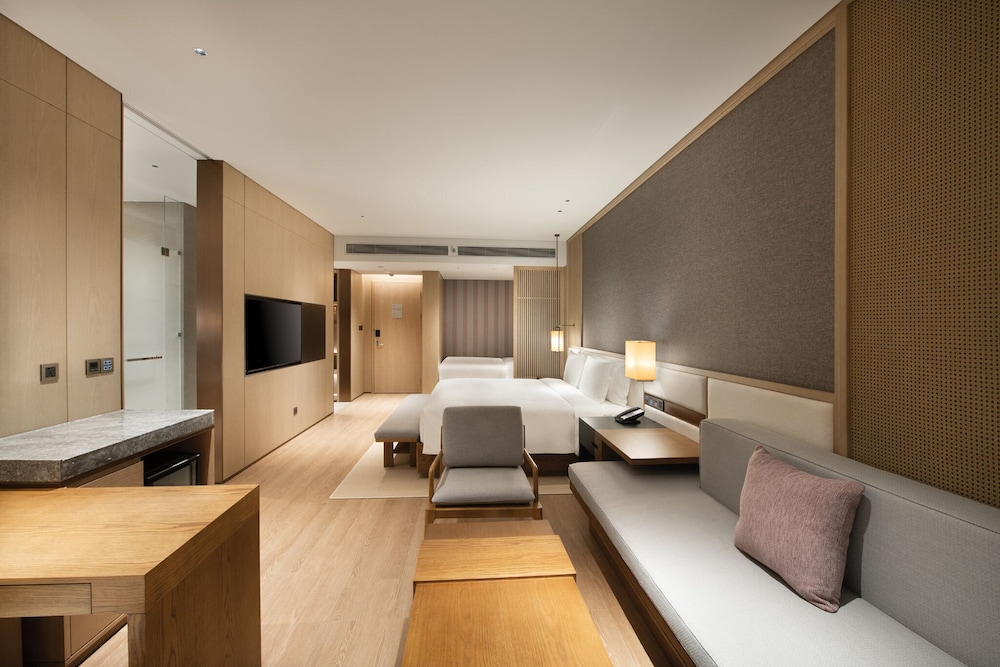 Crowne Plaza Zunhua Hot Spring Town 23/71