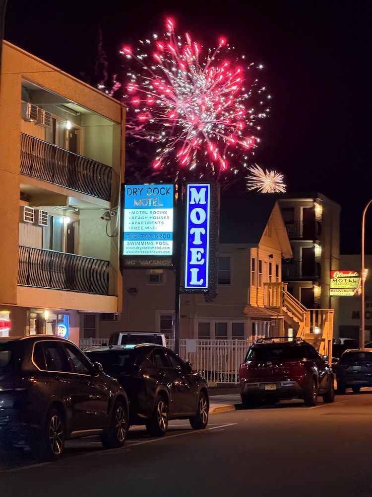 Dry Dock Motel 27/44
