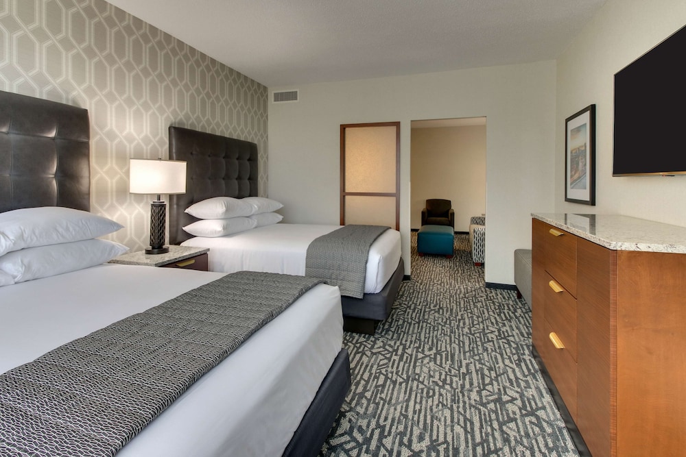 Drury Plaza Hotel Richmond 8/50