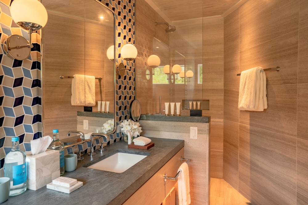 كوخ بسرير كينج بإطلالة على البحر، Rosewood Little Dix Bay 3/3