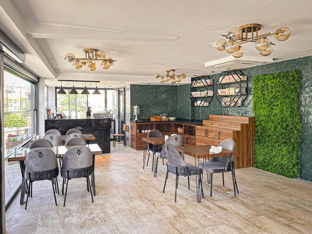 Camlica Hotel 31/42