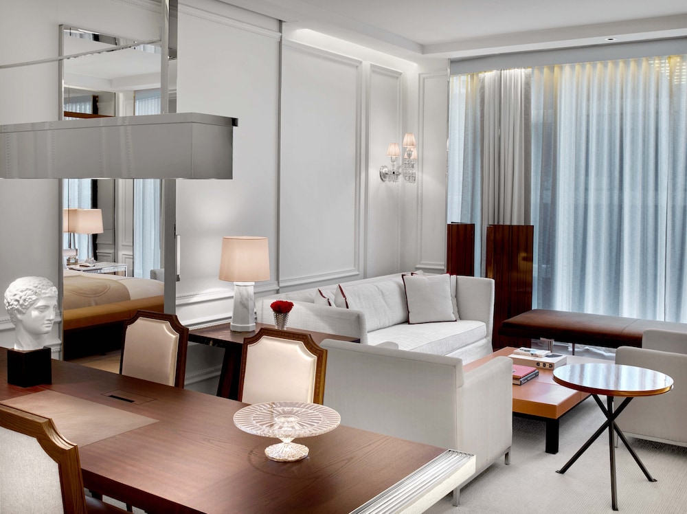 Baccarat Hotel And Residences New York 34/47