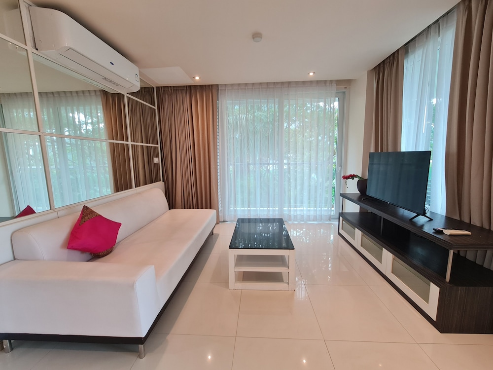 THE BAYCLIFF RESIDENCES 13/50