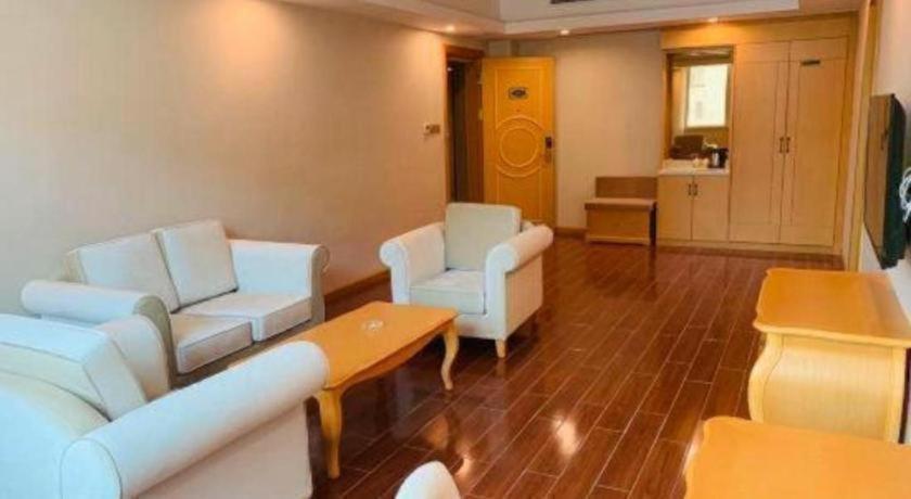 Vienna Hotel (Huizhoushi Lilin North Station) 41/58