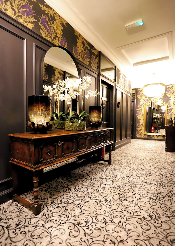 Abbotsford Hotel 1/50